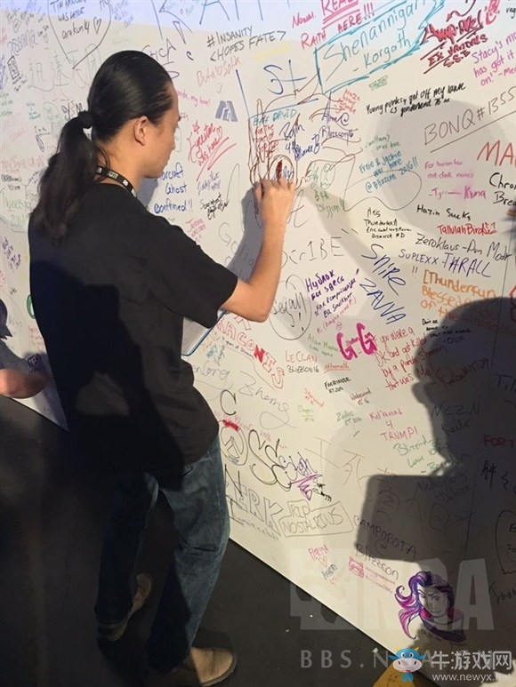 《魔獸世界》2016暴雪嘉年華現場涂鴉墻：NGA是個女子論壇！