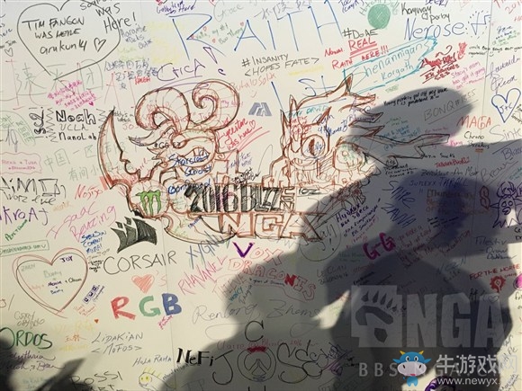 《魔獸世界》2016暴雪嘉年華現場涂鴉墻：NGA是個女子論壇！