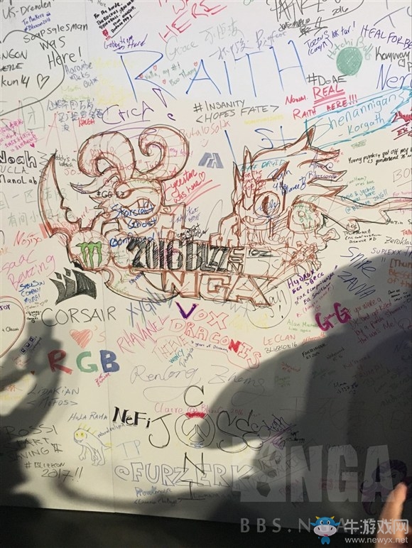 《魔獸世界》2016暴雪嘉年華現場涂鴉墻：NGA是個女子論壇！