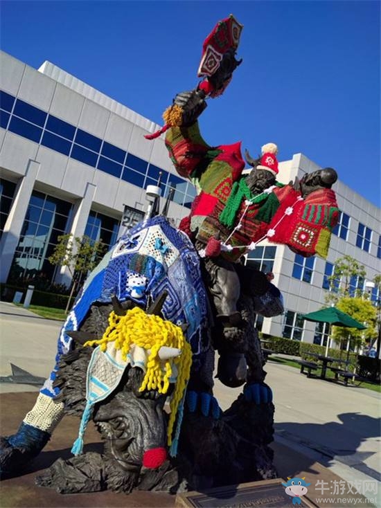 《魔獸世界》圣誕節暴雪員工惡搞狼騎雕像