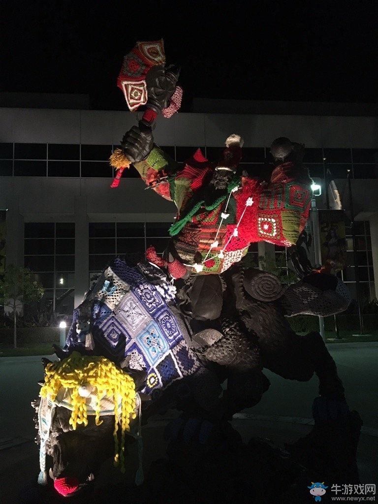 《魔獸世界》圣誕節暴雪員工惡搞狼騎雕像