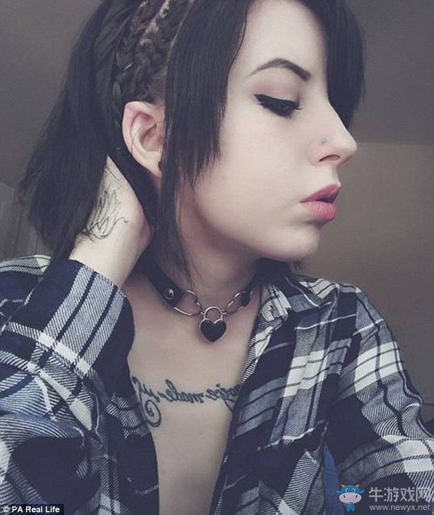 《魔獸世界》美女玩家迷戀魔獸精靈 花費1000刀整精靈耳