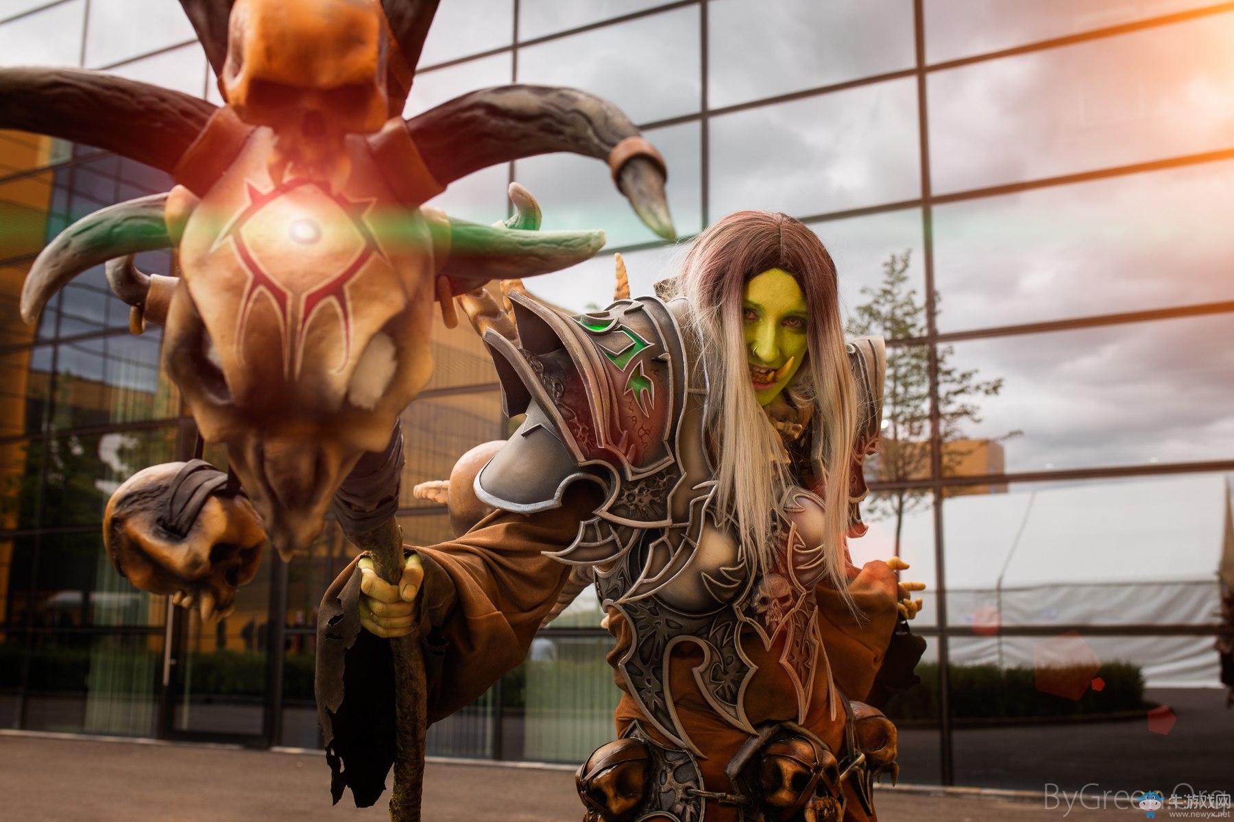 真的嚇哭寶寶了！俄羅斯美女性轉(zhuǎn)COS《魔獸世界》古爾丹