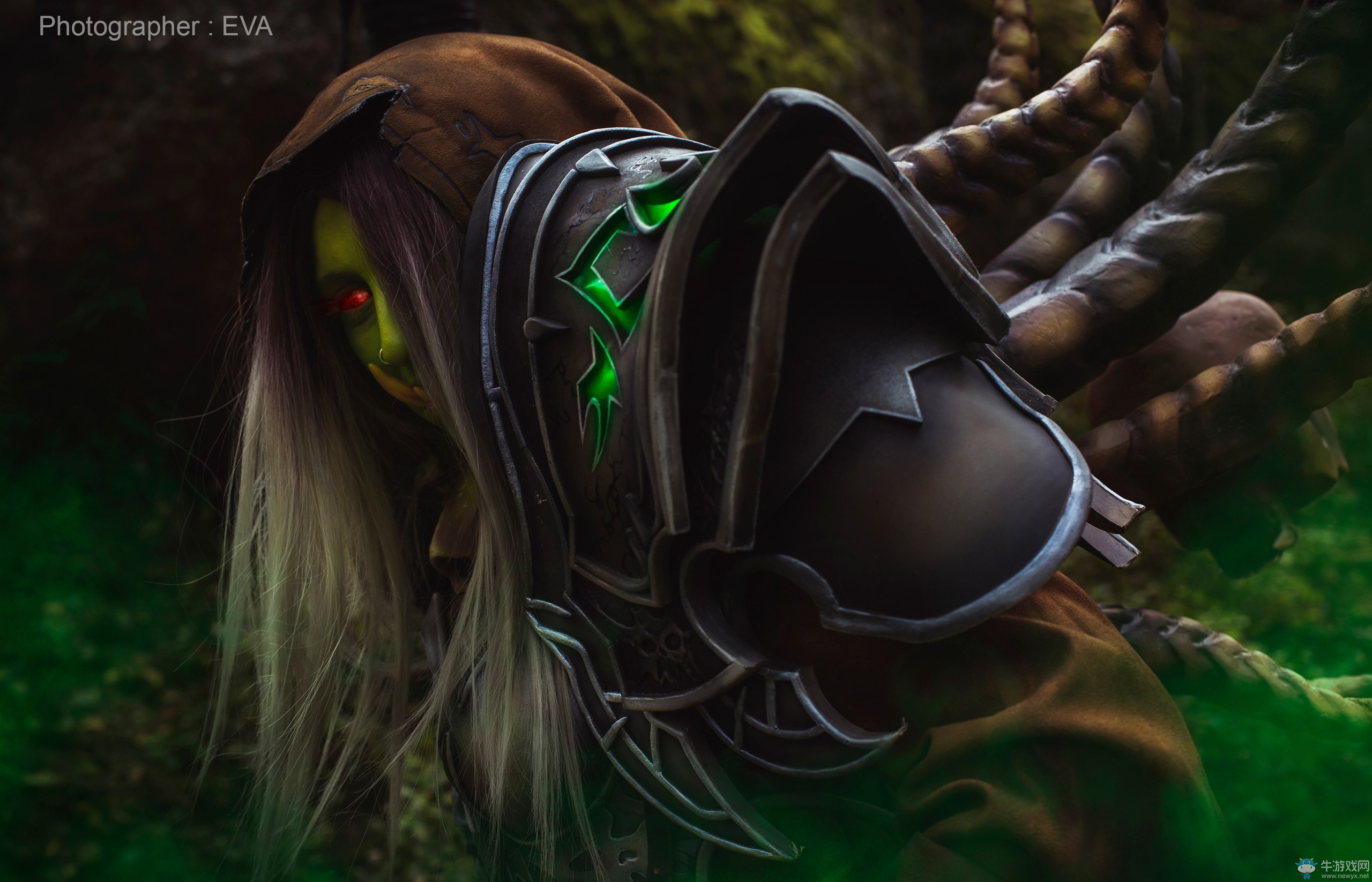 真的嚇哭寶寶了！俄羅斯美女性轉(zhuǎn)COS《魔獸世界》古爾丹