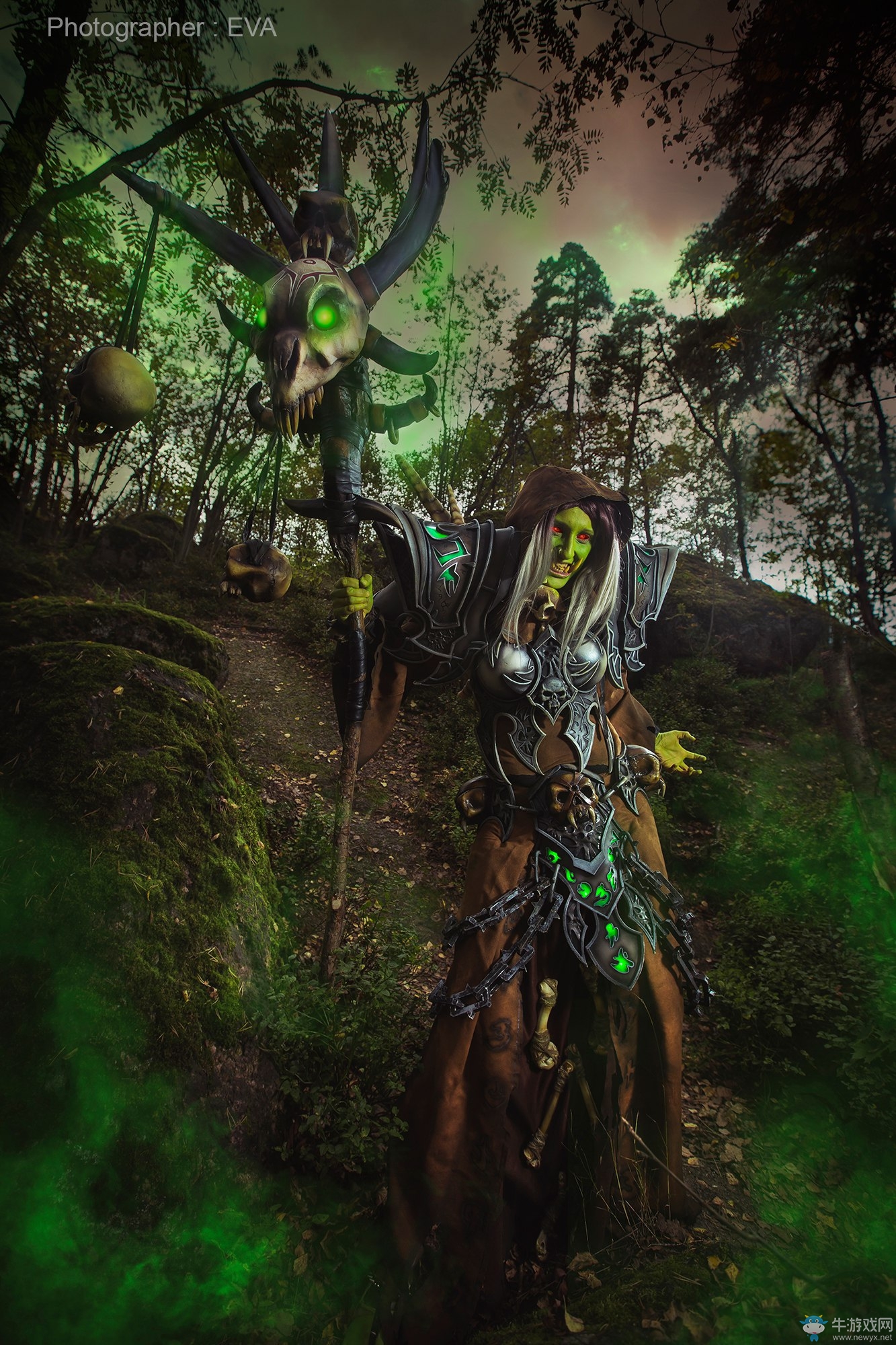 真的嚇哭寶寶了！俄羅斯美女性轉(zhuǎn)COS《魔獸世界》古爾丹