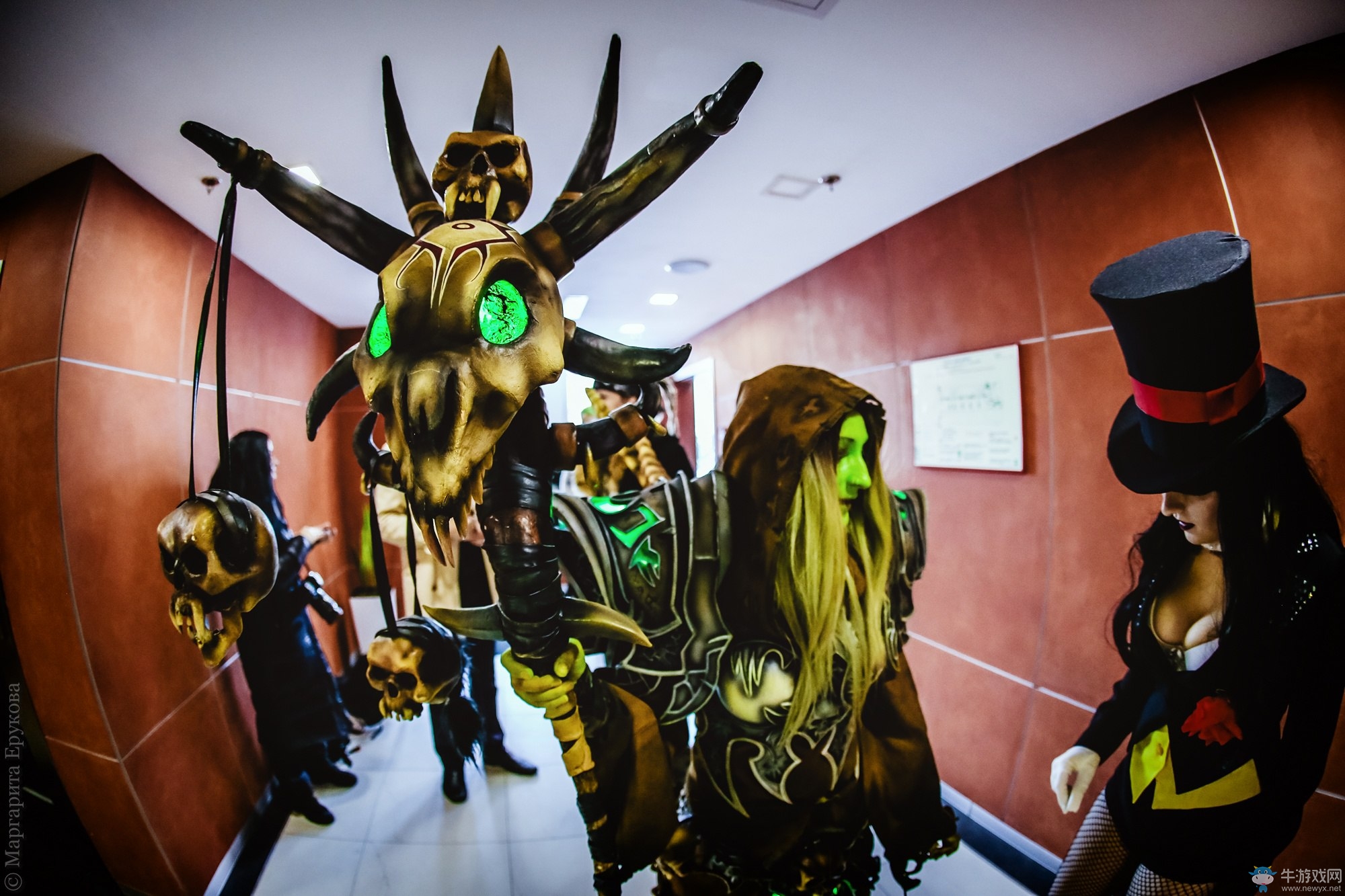 真的嚇哭寶寶了！俄羅斯美女性轉(zhuǎn)COS《魔獸世界》古爾丹