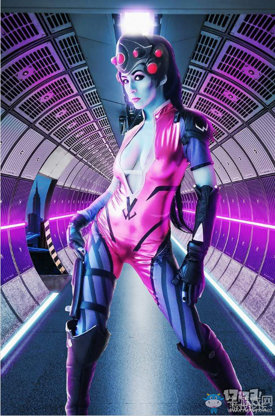 守望先鋒：美國小姐姐帶來的性感冷艷黑百合cos