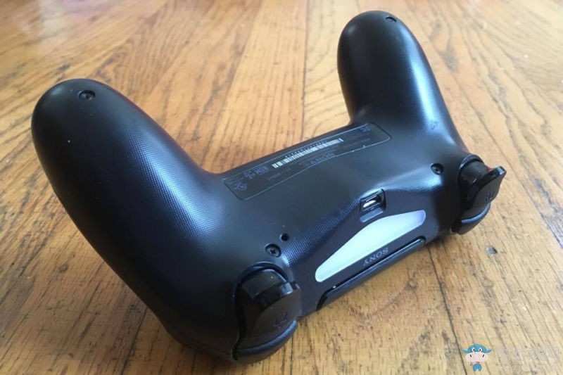 玩家怒摔PS4手柄寫長文致歉 還是Xbox 360手柄經摔！