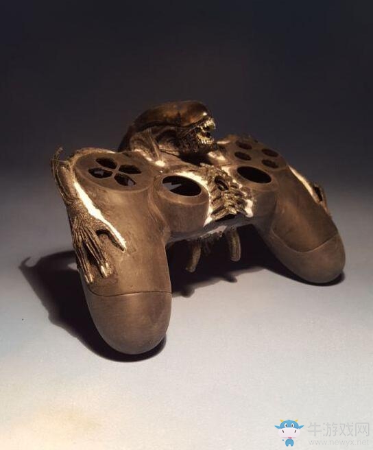 《異形：契約》萬元PS4手柄超恐怖！手按鐵頭不敢玩