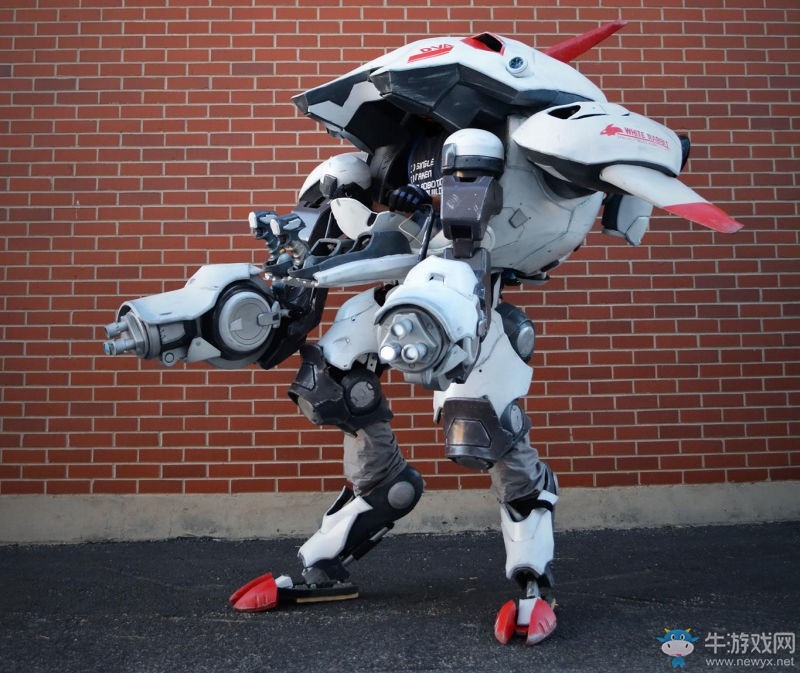 大神打造《守望先鋒》D.Va等身可動機甲 居然還能跳舞