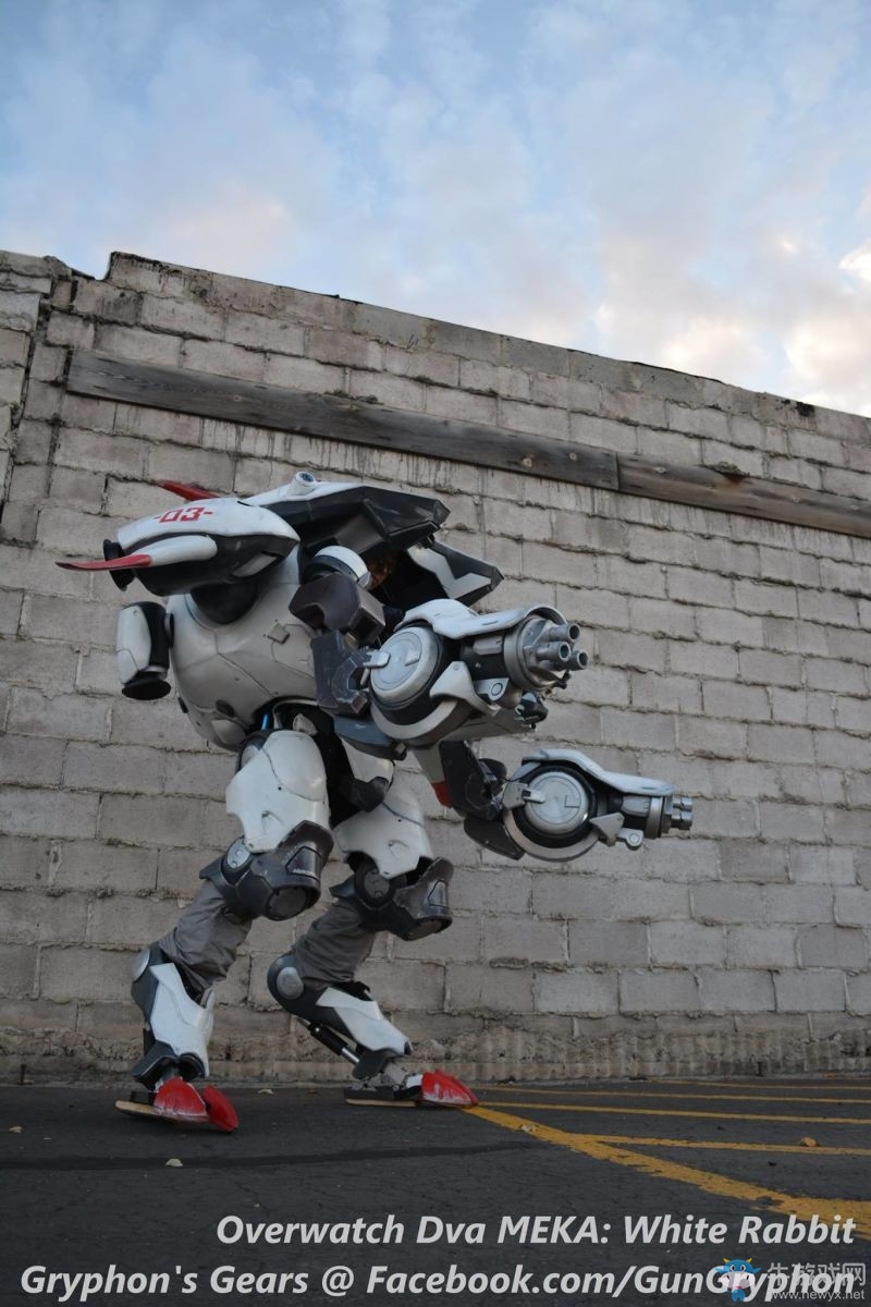 大神打造《守望先鋒》D.Va等身可動機甲 居然還能跳舞
