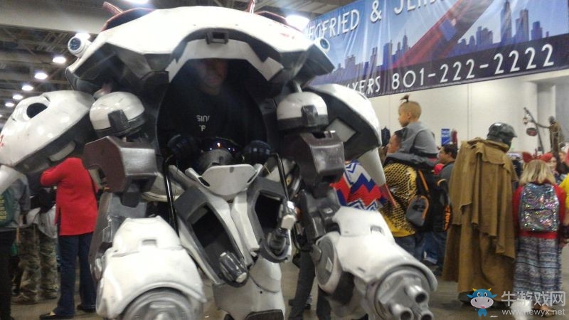 大神打造《守望先鋒》D.Va等身可動機甲 居然還能跳舞