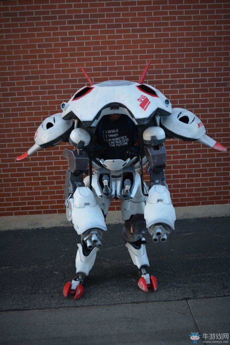 大神打造《守望先鋒》D.Va等身可動機甲 居然還能跳舞