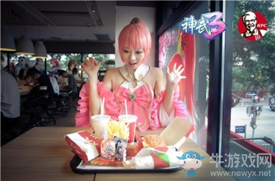 現(xiàn)場(chǎng)速報(bào) 《神武3》小昕集結(jié)玩家肯德基歡樂(lè)吃雞