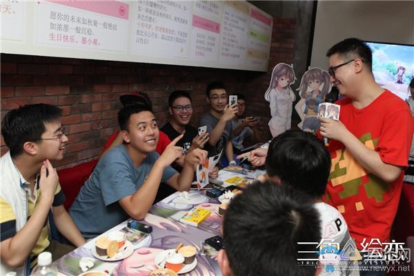 撩漢就服它！《三色繪戀》撩人線下廣告了解一下