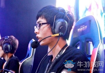 《LOL》情人節第一碗狗糧，前WE輔助卷毛正式與女友領證