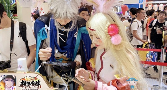 來自靈界的美顏暴擊！《精靈食肆》Coser亮相ChinaJoy