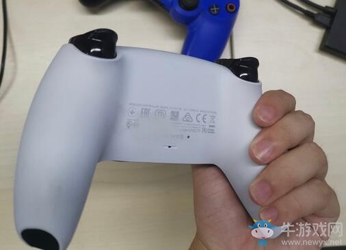 PS5手柄實物曝光 電量為PS4手柄兩倍