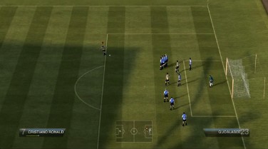 《FIFA 13》任意球視頻教程